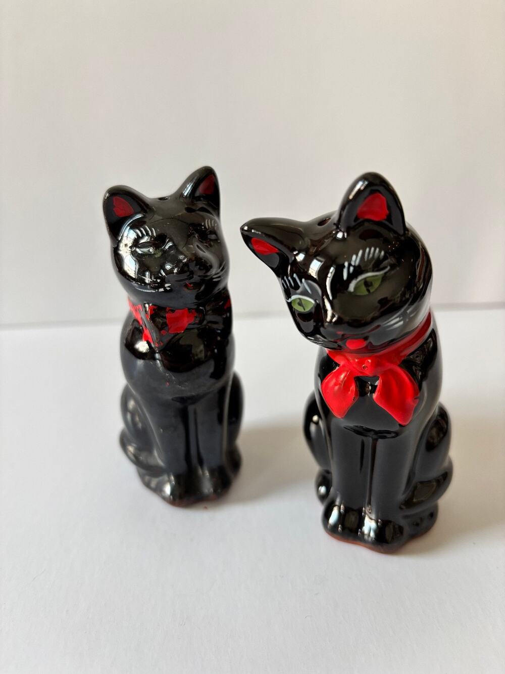 Black Cat Salt Pepper Shakers Shafford Redware Japan 1950s Green Eyes Red Bow